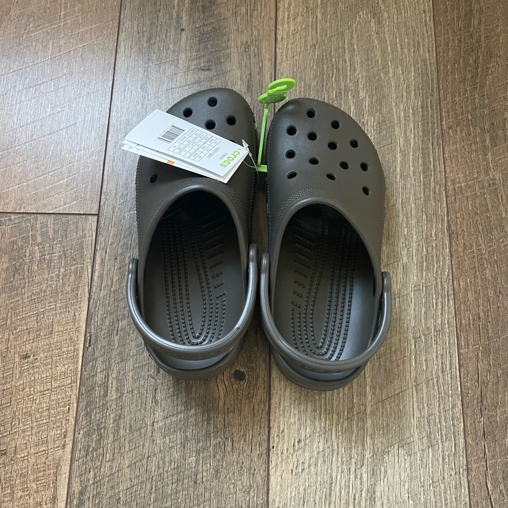 NWT brown Crocs, women’s 7